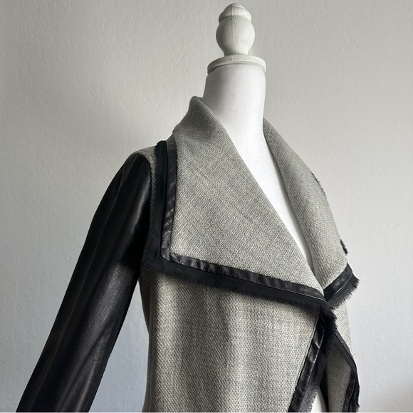 VINCE Womens Blazer Size 2 Heather Gray Black Leather Sleeves Shawl Collar NWOT - Picture 2 of 16